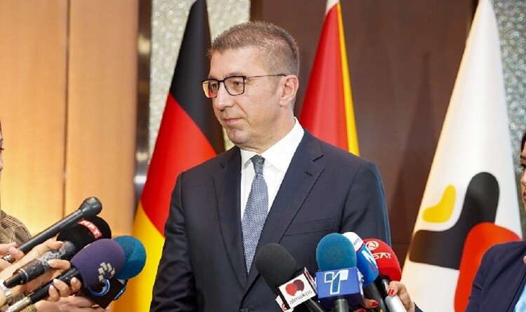 Mickoski: Nëse Fatmir Limani do të vazhdojë si ministër duhet të pyetet VLEN-i