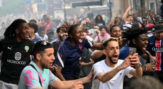 Kaos në Paris pas triumfit të PSG-së! Policë të plagosur, makina në flakë dhe qindra arrestime pas finales së Champions League