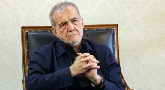 Presidenti iranian përkrah bisedimet me SHBA-në mes vështirësive në eksportin e naftës