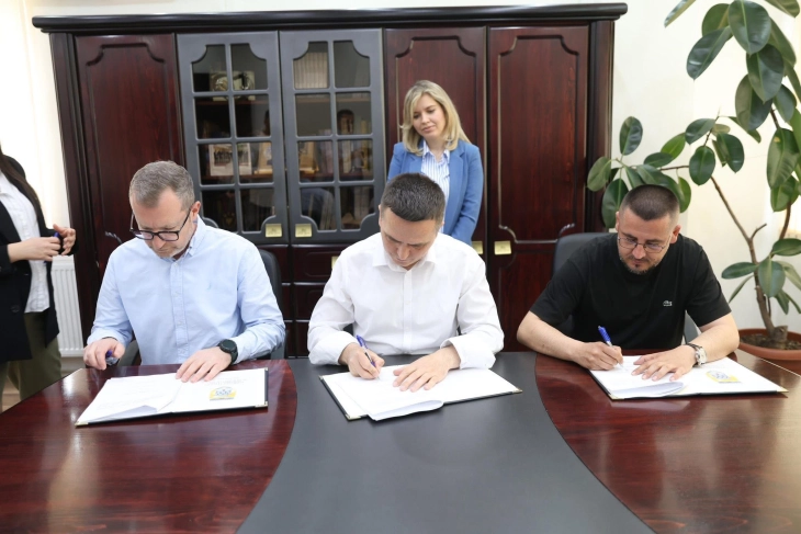 Komuna e Tetovës rrit pagat e administratës komunale me 7% për tre vite radhazi