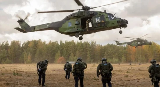 Finlanda afron trupa pranë kufirit rus, NATO zhvillon stërvitje ushtarake