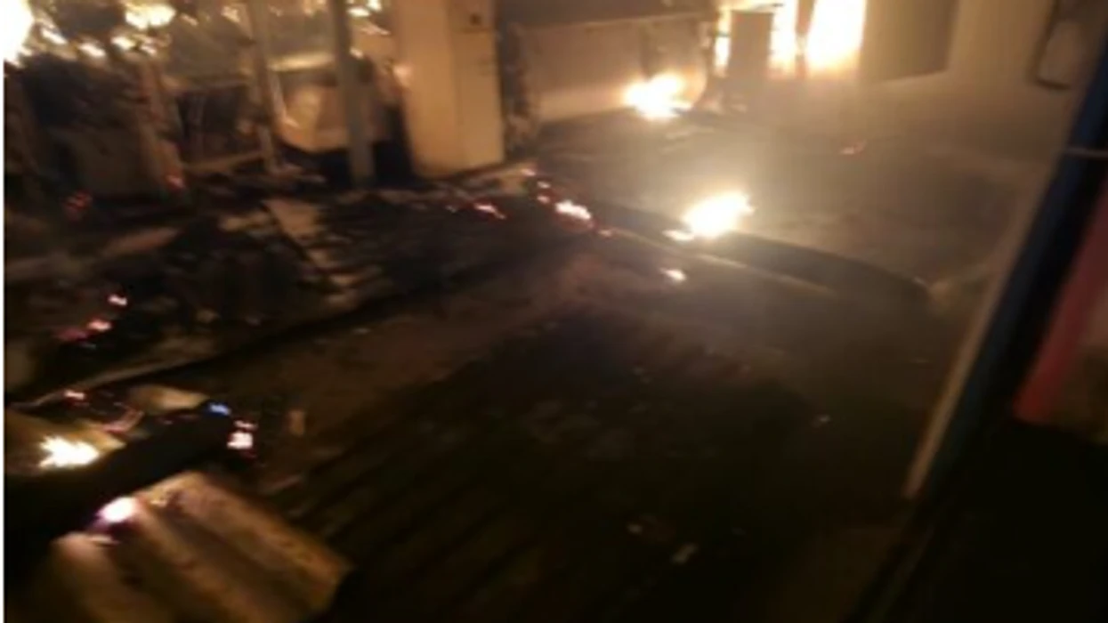 Një zjarr i madh shpërtheu në Radovish, digjen fabrika dhe makineri