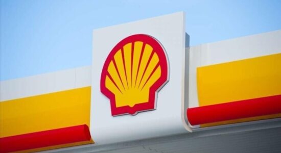 Kompania britanike “Shell” tejkalon parashikimet e fitimit ndërsa lufta në Iran rrit çmimet e naftës