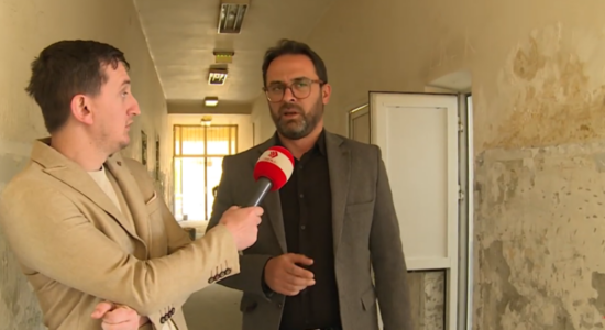 (VIDEO) Spitali në Bardovcë pa staf dhe me kushte të mjerueshme, drejtori Avdullai: Ka filluar rikonstruimi i pjesshëm i spitalit