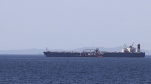 Supertankeri iranian me naftë në vlerë prej 220 milionë dollarësh “shmang” bllokadën amerikane