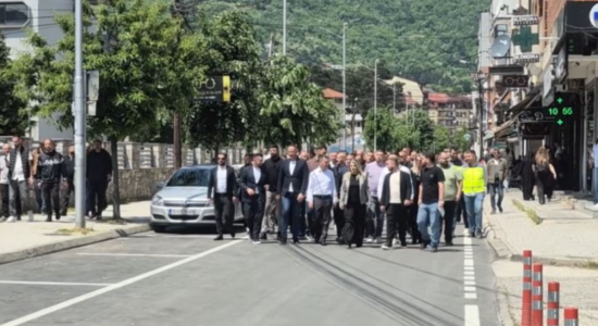 Asfaltohet rruga për tek spitali i Tetovës