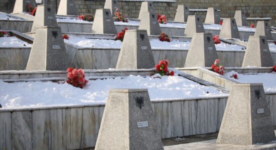 Gjykimi për Masakrën e Reçakut nis në muajin korrik, 21 persona akuzohen për krime lufte