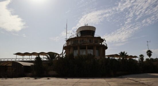 Izraeli do të ndërtojë qendër të trashëgimisë hebraike në aeroportin e braktisur palestinez në Kudsin Lindor