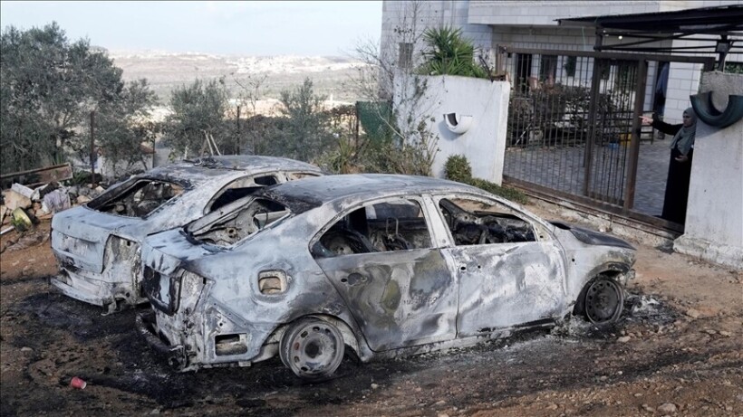 Pushtuesit izraelitë dogjën një xhami dhe disa automjete të palestinezëve në Bregun Perëndimor