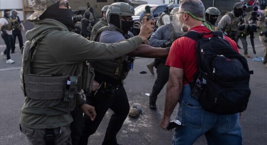 Arrestime të shumta pasi policia ndërhyn ndaj protestuesve kundër agjencisë ICE në New Jersey
