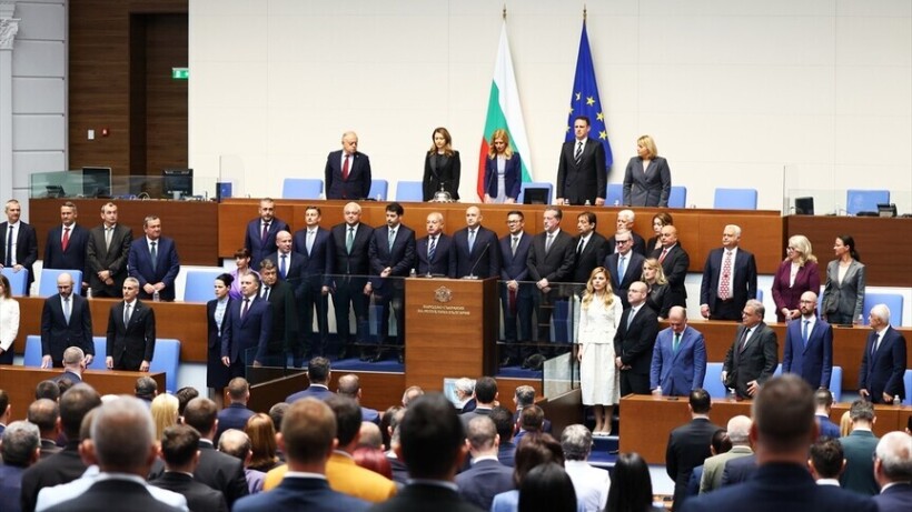 Bullgari  qeveria e kryeministrit Radev mori votëbesimin nga parlamenti
