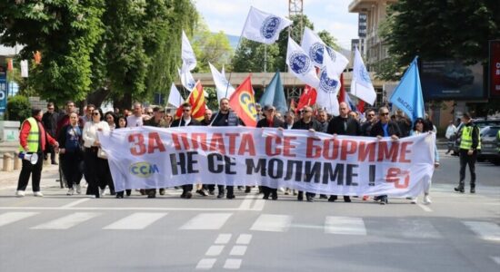 Protesta e 1 Majit në Shkup: “Luftojmë për paga, nuk lutemi”