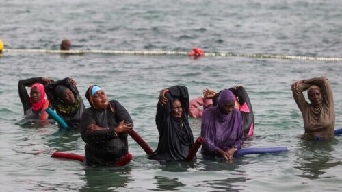 Senegal, të sëmurët dhe të moshuarit gjejnë rigjenerim përmes aerobikës në ujë