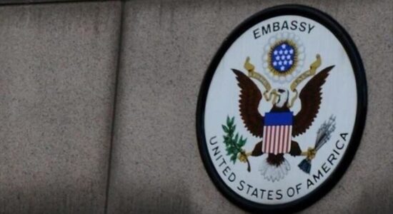 Ambasada e SHBA-së në Kubë lëshon alarm sigurie për shkak të ndërprerjeve të energjisë elektrike dhe protestave