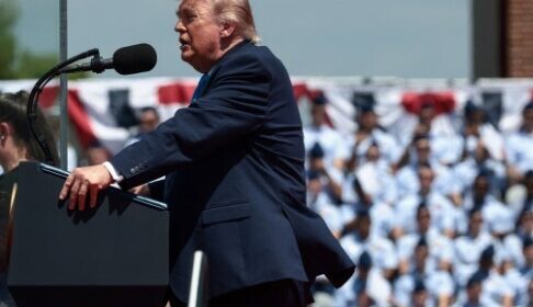 Trump për Iranin: Ose ne e përfundojmë, ose ata nënshkruajnë një marrëveshje