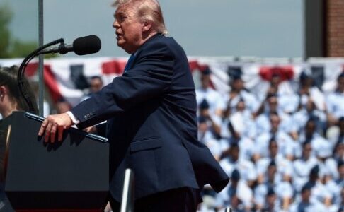 Trump për Iranin: Ose ne e përfundojmë, ose ata nënshkruajnë një marrëveshje