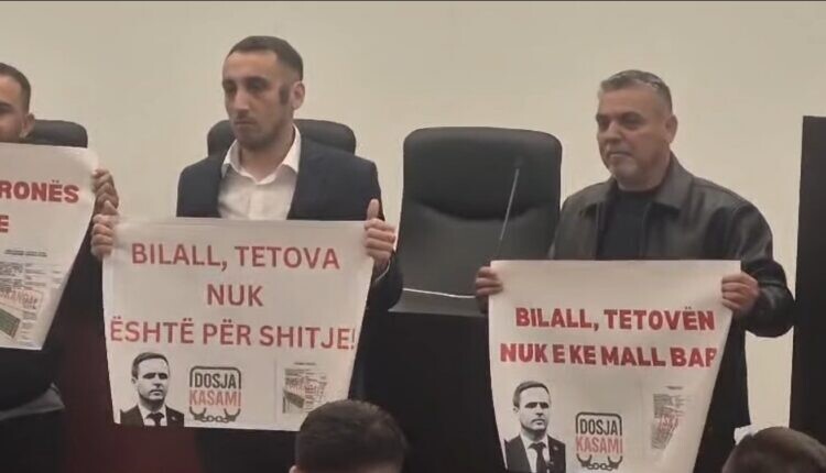 Protestë e BDI-Tetovë në mbledhjen e Këshillit, akuzojnë Kasamin se ka shitur tokë për 1€/m²