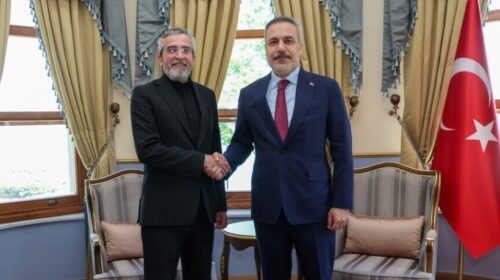 Ministri i Jashtëm turk takohet me zyrtarin iranian të sigurisë në Stamboll