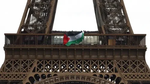 Paris, arrestohen 6 aktivistë pasi shpalosën flamurin palestinez në Kullën Eiffel