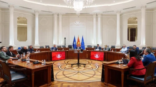 (VIDEO) Propozim-ligji për pirjen e duhanit të martën në Qeveri