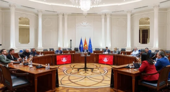 (VIDEO) Propozim-ligji për pirjen e duhanit të martën në Qeveri