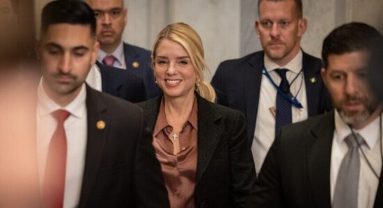 Ish-prokurorja refuzon t’u përgjigjet pyetjeve për përfshirjen e Trumpit në publikimin e dosjeve të Epstein-it
