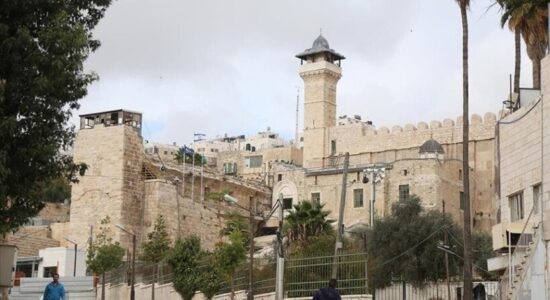 Palestinezët shënojnë Kurban Bajramin në Xhaminë “Ibrahimi” nën kufizimet izraelite