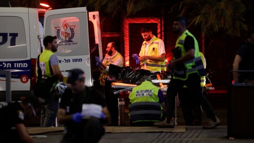 nje-i-vdekur-dhe-pese-te-plagosur-te-shtena-me-arme-ne-izrael-vritet-sulmuesi