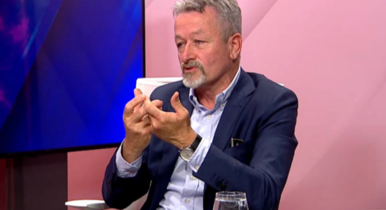 Bajrami: “Inteligjenca artificiale po ndryshon profesionet, arsimi duhet të reformohet urgjentisht”