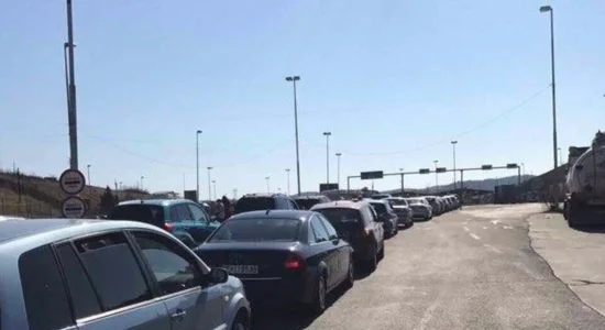 Nëse ka rradhë të gjata në kufi, sistemi EES në Greqi mund të funksionojë përkohësisht pa marrë të dhëna biometrike
