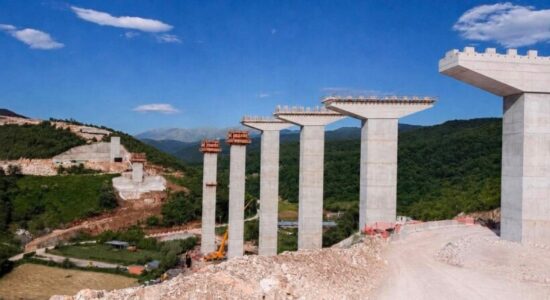 Nikolloski: Përparim i shkëlqyer në ndërtimin e autostradës Gostivar – Bukojçan