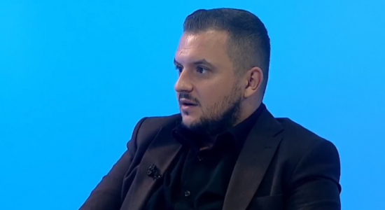 Qamili: Derisa VLEN të jetë në Qeveri, gjuha shqipe nuk do të preket