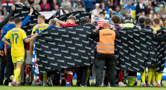 Ra për herë të dytë pa ndjenja në fushë, doktori flet për kolapsin e Christian Eriksen: Mesfushori kërkoi…