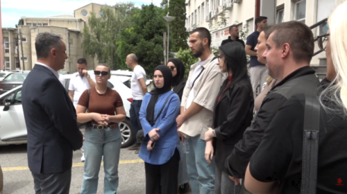 (VIDEO) Protesta para MSH-së – 50 të punësuar në pediatri 5 muaj pa paga, ministri analizon problemin