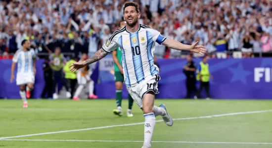 Messi shkruan histori me het-trik, Argjentina nis mbrojtjen e titullit me fitore të thellë