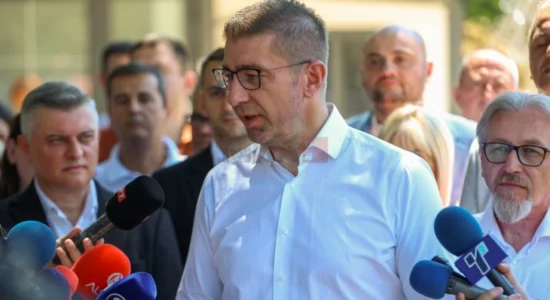 Mickoski: Nga e hëna pritet ulje deri në 7 denarë për litër e derivateve të naftës