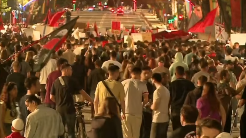 “Shqipëria e shqiptarëve”, dita e pestë e protestës në Shqipëri kundër ndërtimeve në Zvërnec