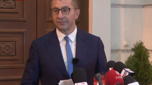 Mickoski zbuloi vetëm emrat e ministrave të VMRO-së, për VLEN-in dhe ZNAM-in tregoi vetëm resorët