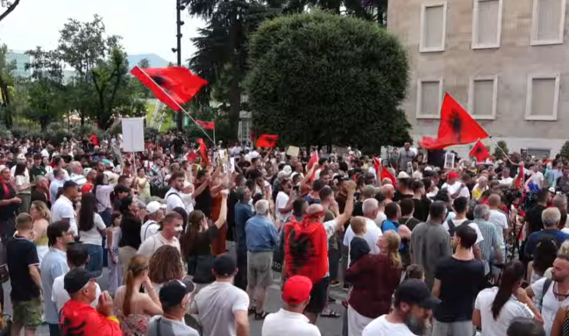 Dita e 31-të e protestës në Tiranë, vazhdojnë pakënaqësitë ndaj qeverisë