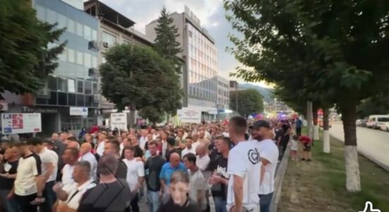 Protesta në Tetovë: “Në sheshin Iliria nuk ka vend për Titon”