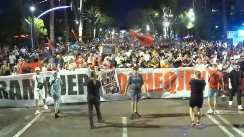 Dita e 25-të e protestës në Tiranë, thirrje “Rama jepe dorëheqjen”, “Rama në burg, Berisha në burg” dhe “Revolucion”