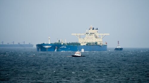 Pas marrëveshjes me SHBA-në, anijet e para iraniane kalojnë pa pengesë bllokadën detare