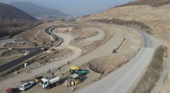 (VIDEO) Punimet në autostradën Shkup-Bllacë rinisin në fund të muajit