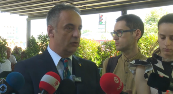 (VIDEO) Pesë muaj pa paga punëtorët shëndetësor, Aliu: Nuk mund t’i zgjidhim problemet retrokative