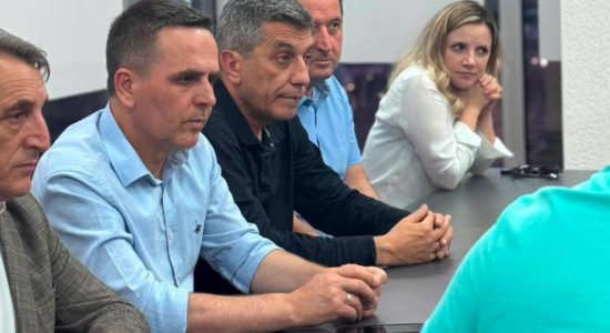VLEN mblidhet në Gostivari, diskutohet organizimi i brendshëm dhe “punët që i bëjnë në Qeveri”