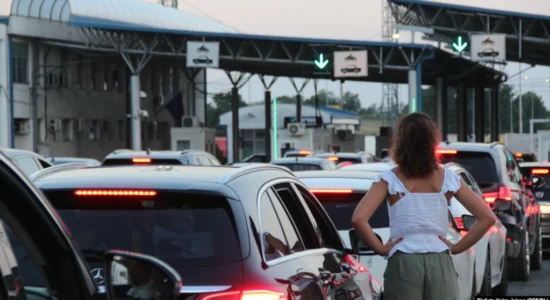 Deri në 4 orë pritje për hyrje në Maqedoni në VK “Bogorodicë”