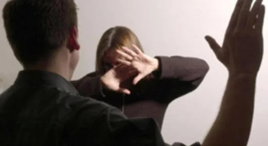 Ndalohen pesë persona për dhunë në familje gjatë 24 orëve të fundit