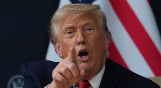 Trump i përgjigjet kritikëve pas marrëveshjes me Iranin: A nuk isha mjaftueshëm i fortë? Budallenj!