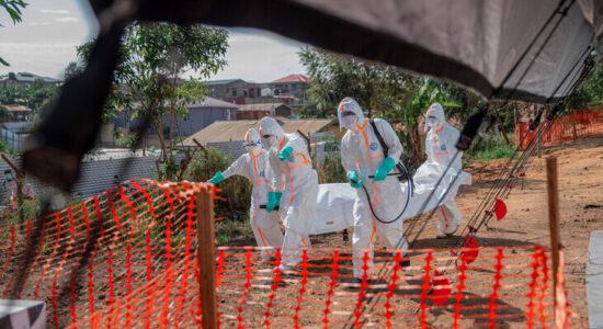 75 punonjës shëndetësorë mes personave të parë të infektuar me Ebola në Kongo