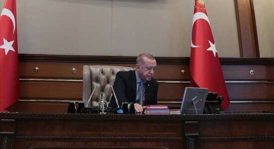 Presidenti turk Erdogan dhe kryeministri armen diskutojnë procesin e normalizimit